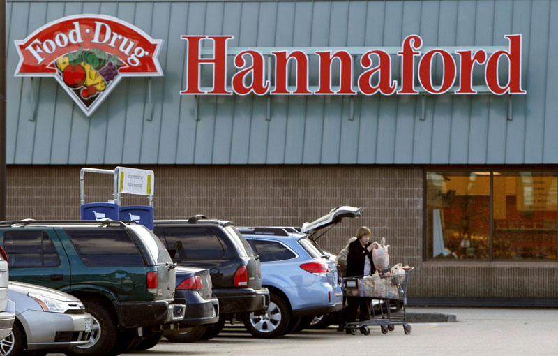 SALMONELLA SCARE: A shopper loads groceries into her car Friday at a Hannaford’s grocery store in Auburn. Hannaford Supermarkets is urging customers to return all ground beef with a sell-by date of Dec. 17 or earlier because it may contain salmonella, a potentially deadly bacteria. Ten people have gotten sick, four of them from Maine. All 10 said they purchased Hannaford beef between Oct. 12 and Nov. 20, according to Hannaford spokespeople.