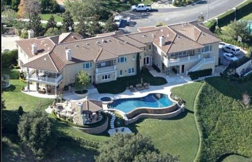 Pop star Britney Spears, recently engaged to Jason Trawick, may be looking for a new home to replace this mansion that she currently rents.
