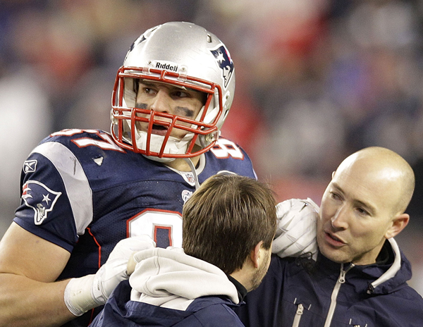 New England Patriots tight end Rob Gronkowski is helped off the field after being injured during the second half of the AFC Championship NFL football game against the Baltimore Ravens. (AP Photo/Stephan Savoia)