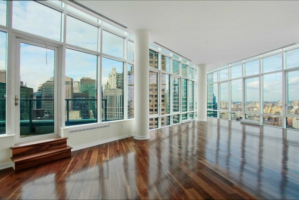Oprah Winfrey’s penthouse sits on the 36th floor and features 2,530 square feet of wall-to-ceiling windowed space as well as a 768-square-foot terrace.