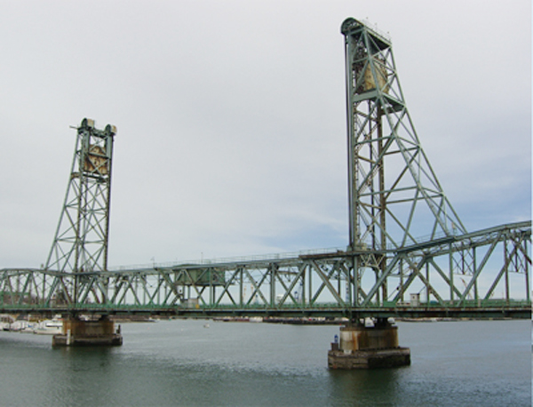 The lift span of the old Memorial Bridge will be removed tonight.