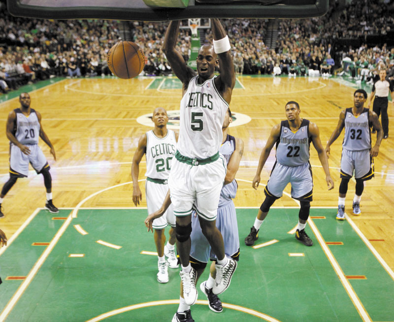 HAMMER DUNK: Boston’s Kevin Garnett (5) dunks in the second half of the Celtics’ 98-80 win over the Memphis Grizzlies on Sunday in Boston.