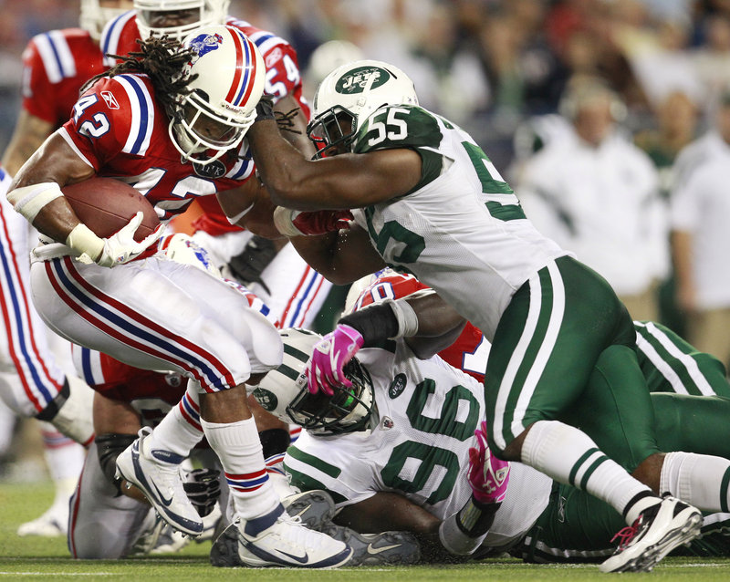 New England Patriots running back BenJarvus Green-Ellis scores a touchdown against the Jets last year. Green-Ellis will reportedly leave the Patriots for the Cincinnati Bengals.