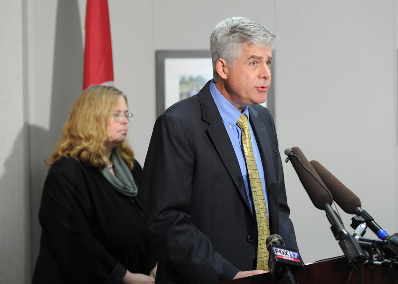 Dr. David Reagan, the Tennessee Department of Health chief medical officer, right, tells the media Wednesday about the outbreak of fungal meningitis infections.