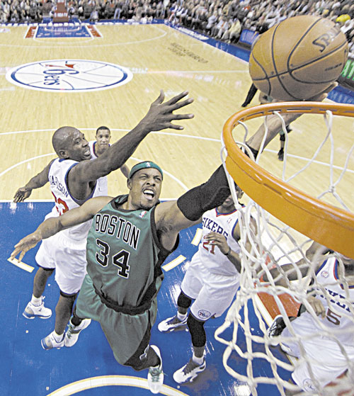 TO THE HOLE: Boston’s Paul Pierce, center, goes up for a layup against Philadelphia’s Jason Richardson, left, in the first half Friday in Philadelphia.