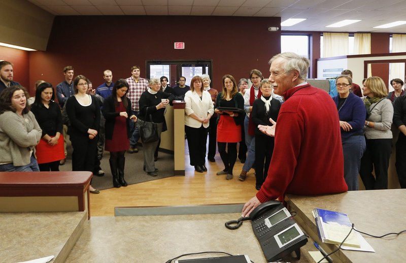 Sen.-elect Angus King speaks to campaign staff earlier this month before closing his campaign headquarters in Brunswick. As a member of the Rules Committee, he hopes to help rein in use of the filibuster.