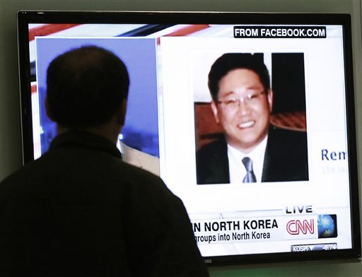 A South Korean man in watches a television news program recently in Seoul showing Korean American Kenneth Bae.