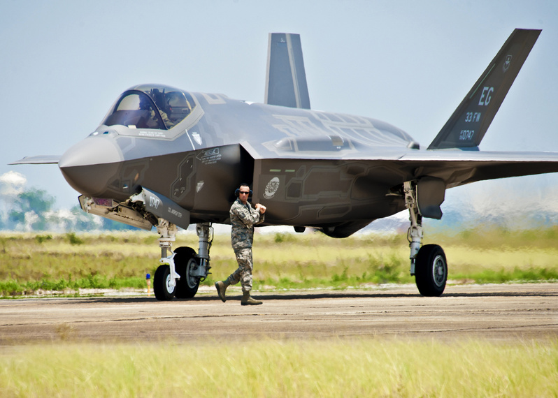 A U.S. Air Force F-35 Lightning II joint strike fighter is seen at Eglin Air Force Base in Florida. Pratt & Whitney has reached an agreement in principle to build a sixth batch of F-35 engines.