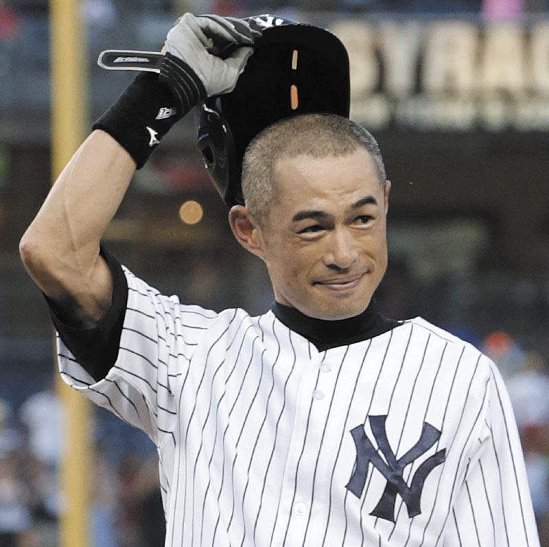 MILESTONE: New York’s Ichiro Suzuki tips his helmet to the crowd after a first-inning single on Wednesday at Yankee Stadium in New York. The single gave him a combined 4,000 career hits between Japan’s Pacific League and Major League Baseball.