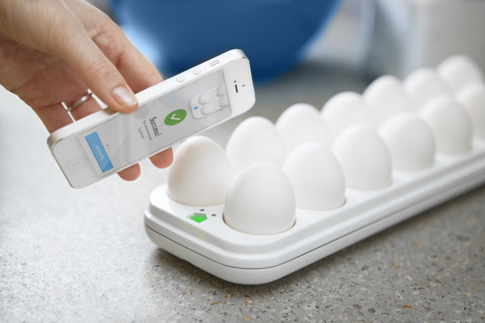 The Egg Minder’s LED lights show you which eggs in the tray are the oldest.