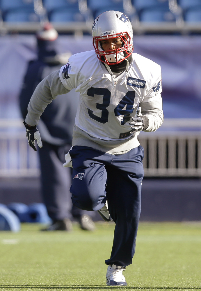New England Patriots running back Shane Vereen (34) runs during a stretching session before practice begins at the NFL football team’s facility in Foxborough, Mass., Wednesday, Jan. 8, 2014. The Patriots will play the Indianapolis Colts in an NFL divisional playoff game at Foxborough Saturday night.