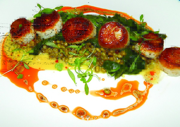 Scallops with mung beans
