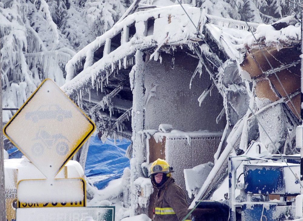 Emergency workers resume the search for victims Sunday from Thursday’s fire at a seniors’ residence in L’Isle-Verte, Quebec. Thirty-two people are feared dead.