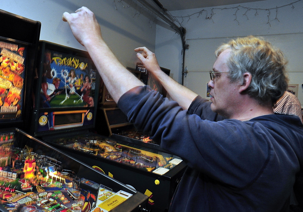 Allan Davidson of Bellingham, Mass., celebrates the sound of the credit knocker as he achieves a high score against his opponent.