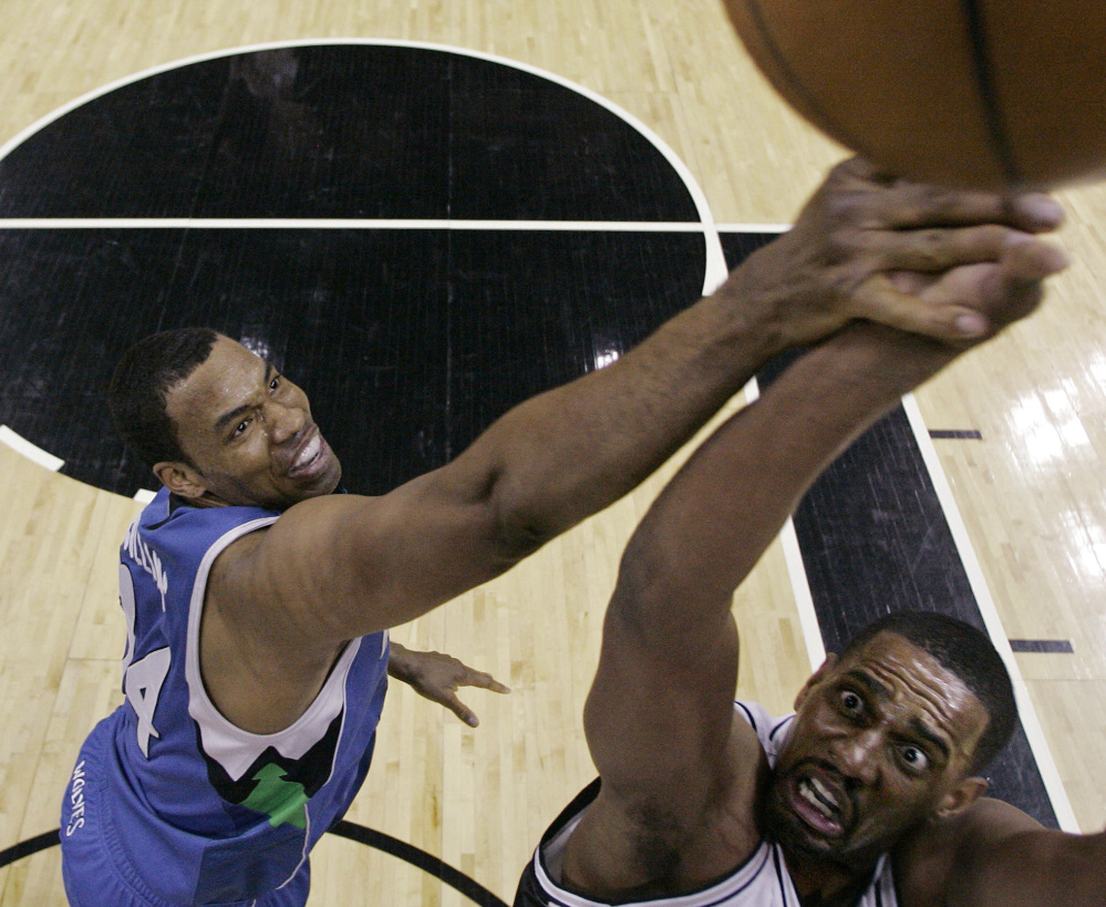 Jason Collins, left, playing for Minnesota in 2009, is meeting with the Nets. Collins would become the first active openly gay player in the NBA if he was signed by Brooklyn.