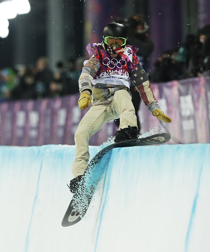 Shaun White of the United States hits the edge of the half pipe during the men's snowboard halfpipe final at the Rosa Khutor Extreme Park, at the 2014 Winter Olympics. 2014 Sochi Olympic Games;Winter Olympic games;Olympic games;Spor
