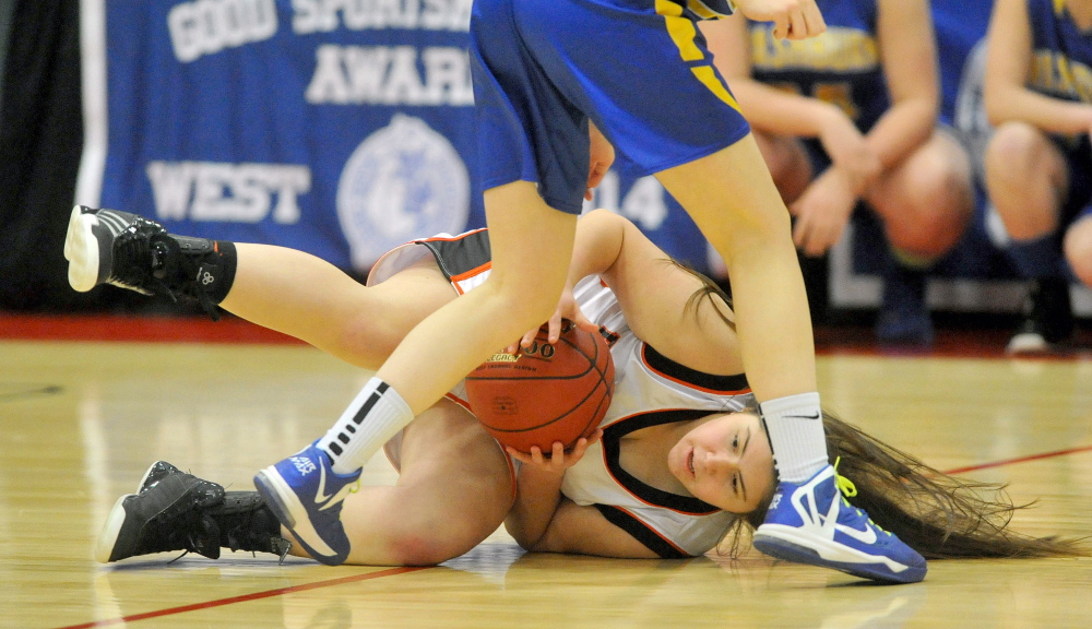 GROUNDED: Forest Hills’ Patricia Lessard (40) dives for the loose ball in front of Washburn’s Hannah Heald (22) in the Class D state championship game Saturday at the Augusta Civic Center. Washburn defeated Forest Hills 78-40.