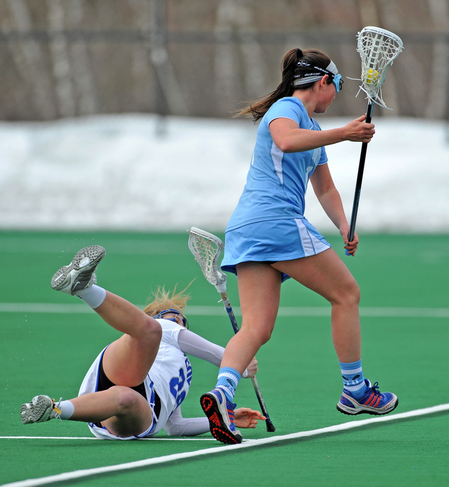Win: Tufts University’s Annie Artz, 11, passes Colby College’s Abby Hooper, 29, at Colby College in Waterville on Saturday. Tufts defeated Colby 16-14.