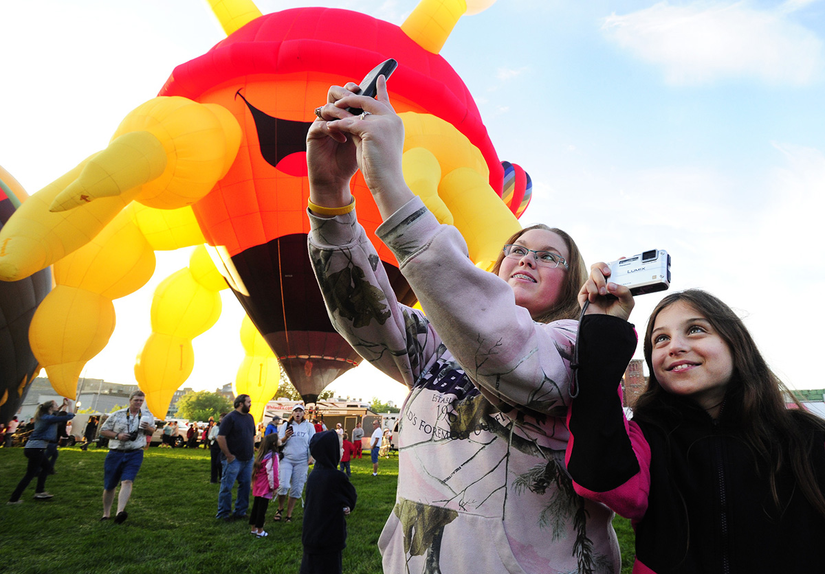 Photos Maine balloon festival colors the sky