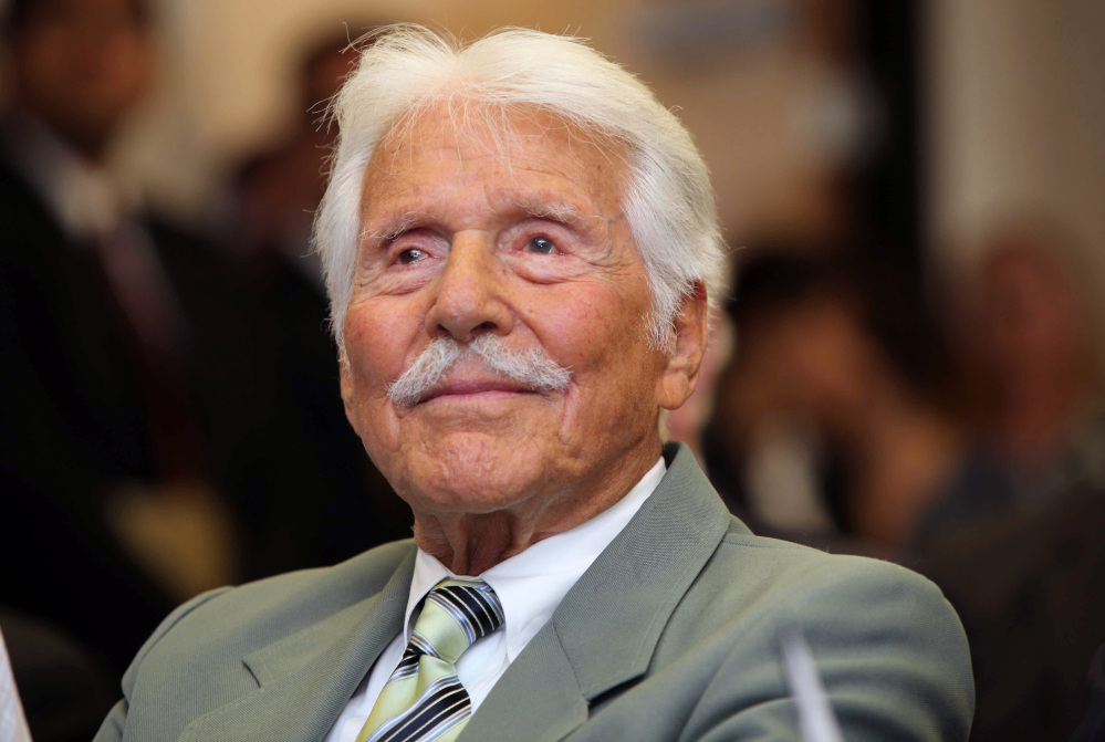 Actor Efrem Zimbalist Jr, watches during a ceremony honoring him by the FBI at the Federal building in Los Angeles in this Monday, June 8, 2009 file photo.
