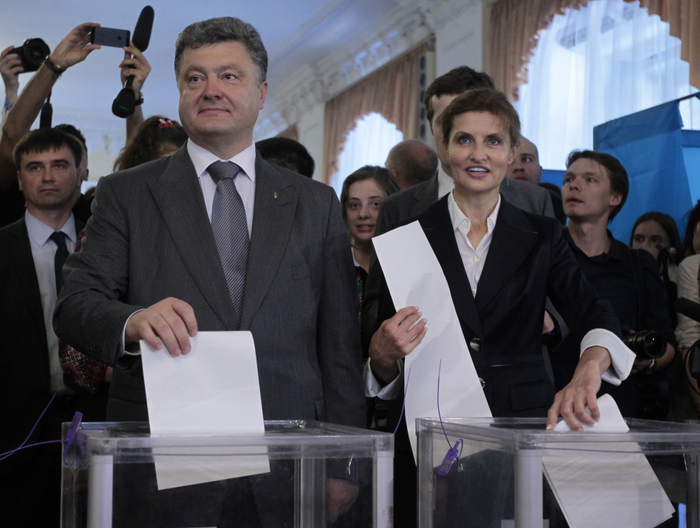 Ukrainian presidential candidate Petro Poroshenko, left, and his wife, Maria, right, cast their ballots at a polling station in Kiev, Ukraine, on Sunday.
