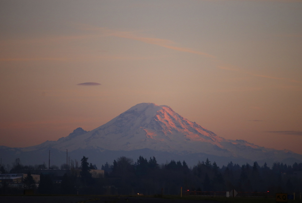 Two guides and their four clients are missing on Mount Rainier.
