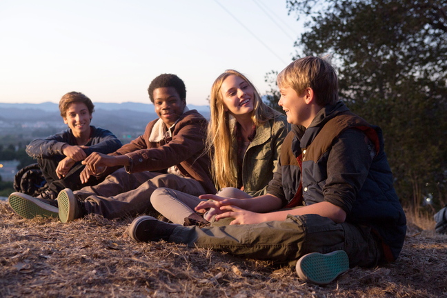 M284 	(Left to right.) TEO HALM, ASTRO (BRIAN BRADLEY), ELLA LINNEA WAHLSTEDT and REESE HARTWIG star in Relativity Media's "Earth to Echo. " 
 © 2013 Relativity Media, LLC. All Rights Reserved. Photo Credit: Peter Iovino