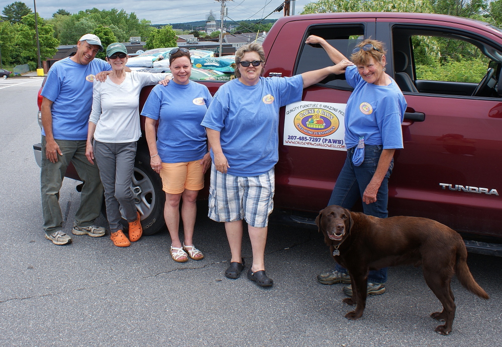 Amy Buxton Pet Pantry receives donation