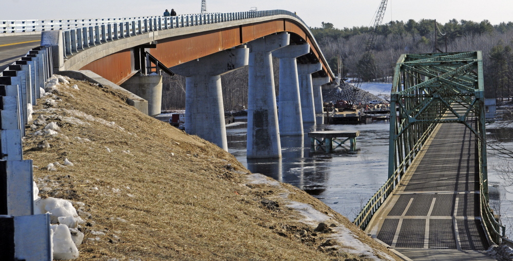 Maine Kennebec Bridge, linking Richmond and Dresden, opens