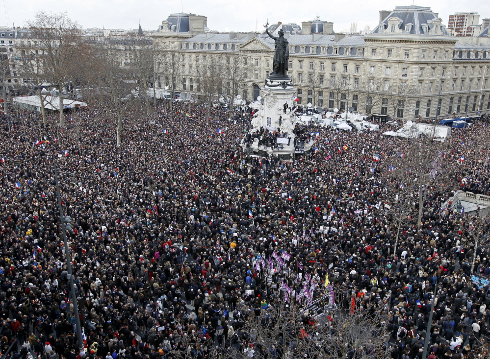 Hundreds of thousands of people gather Sunday on the Place de la Republique to be part of the solidarity march in the streets of Paris, which became “the capital of the world” for a day.