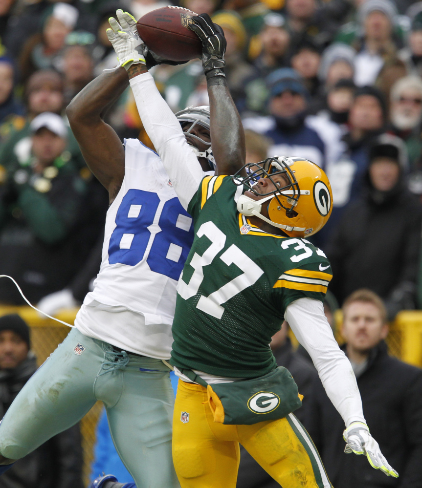 Dallas Cowboys wide receiver Dez Bryant (88) catches a pass against Green Bay Packers cornerback Sam Shields (37) during the second half of a divisional playoff game Sunday in Green Bay, Wis. The play was reversed. The Packers won 26-21.