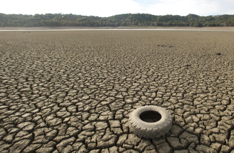 A tire rests on the dry bed of Lake Mendocino in California in February 2014. Some experts considered the drought a preview of the future of climate change. Reuters
