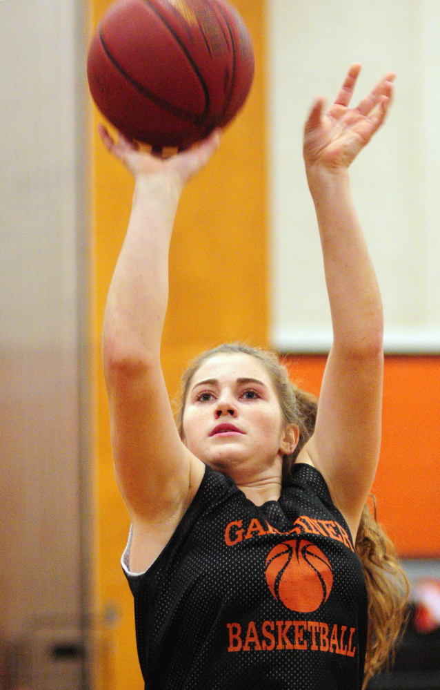 Gardiner’s Lauren Chadwickgoes up for a shot at practice Wednesday.