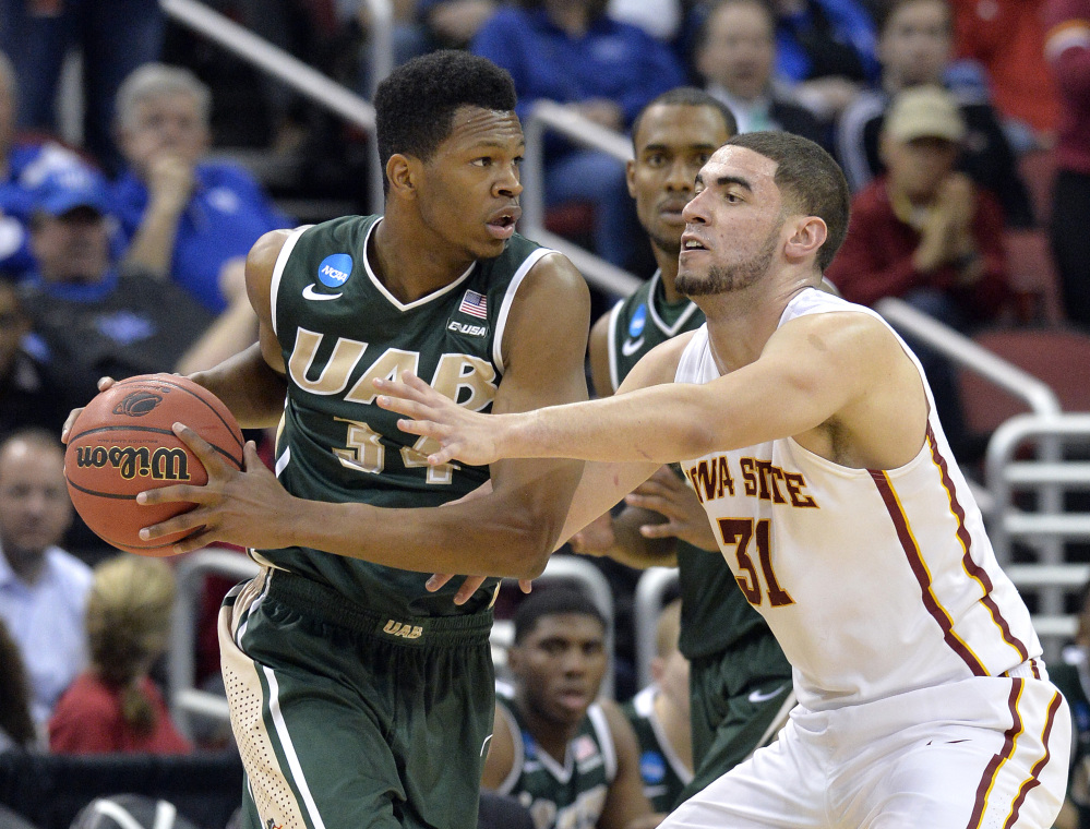 UAB’s William Lee, left, looks for help from the defense of Iowa State’s Georges Niang during the second half Thursday of an NCAA tournament game in Louisville, Ky. UAB won 60-59.