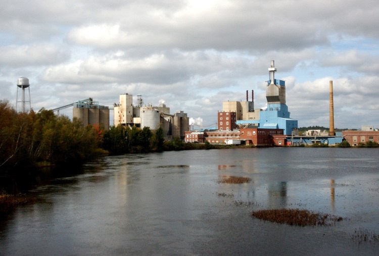 A lawsuit alleges that three board members of the bankrupt Lincoln Paper and Tissue mill in Lincoln, shown in 2005, kept an insurance payout rather than use it to repair a boiler that exploded in 2013.