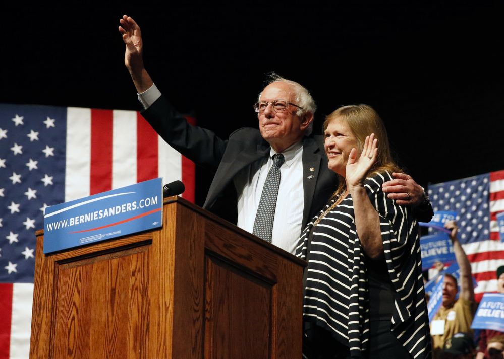 Democratic presidential candidate Bernie Sanders, with his wife, Jane Sanders, in Laramie, Wyo., on Tuesday, issued a statement Tuesday aimed at clarifying what he would do, as president, to break up big banks.