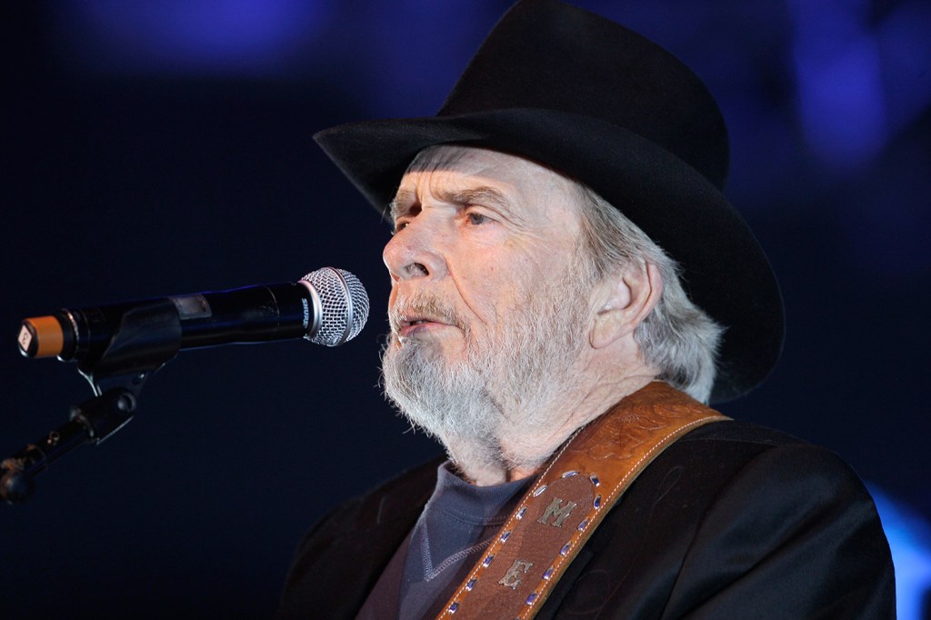  The Fightin' Side Of Me (Live) : Merle Haggard And The Strangers:  Música Digital