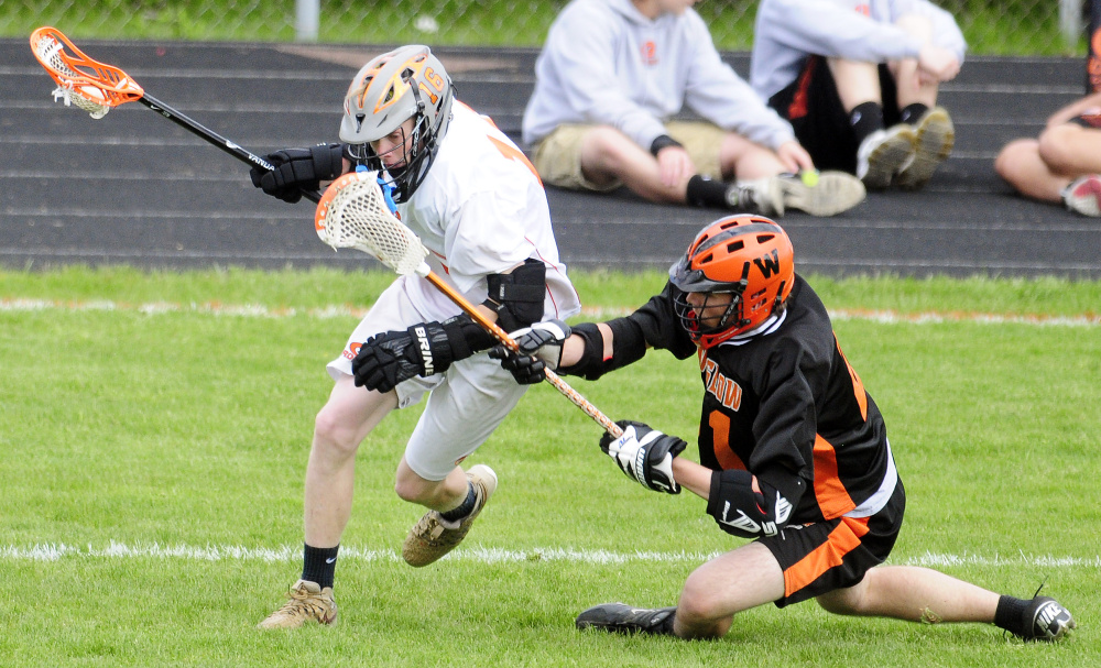 Gardiner's Kyle Johnson, left, tries to get past Winslow's Jacob Clark during a game Thursday in Gardiner.