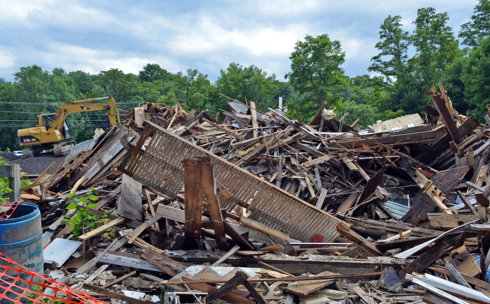 Building on Lithgow Street in Winslow torn down by local contractor