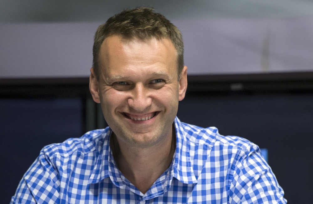 Alexei Navalny's political plans put pressure on Vladimir Putin to decide about a run in 2018.