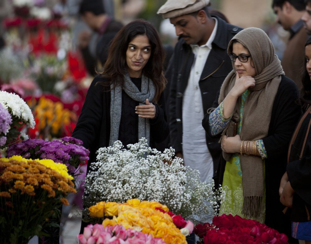 People buy flowers to celebrate Valentine's Day in Islamabad, Pakistan, on Monday. A Pakistani judge has banned Valentine's Day celebrations in the country's capital.