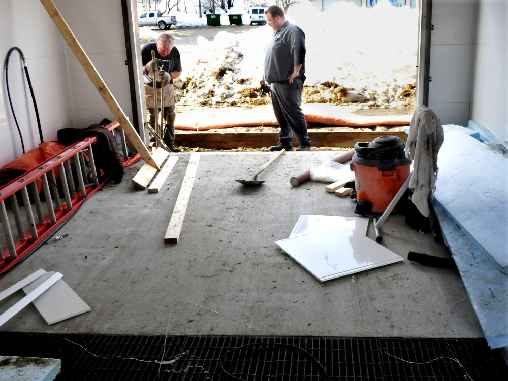 Waterville car wash traffic problem raises business, road questions