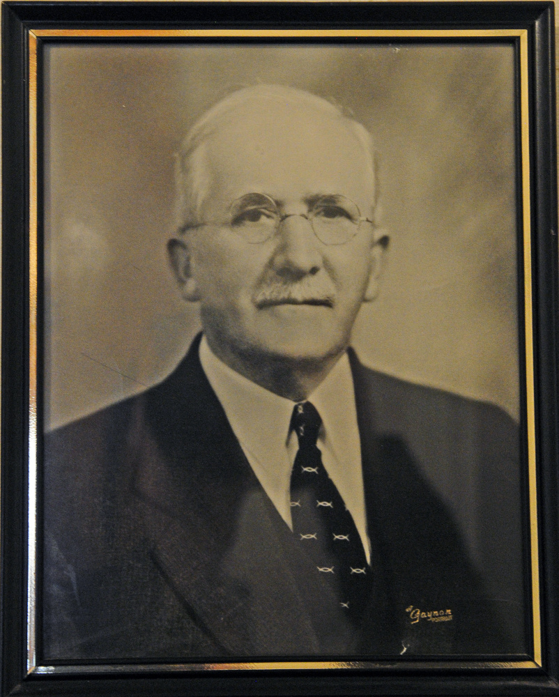 Gallery Adjustable tourniquet invented in Maine 100 years ago