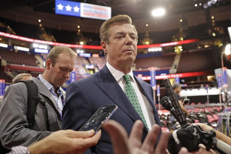 Trump campaign chairman Paul Manafort talks to reporters on the floor of the Republican National Convention in Cleveland on July 17, 2016.
