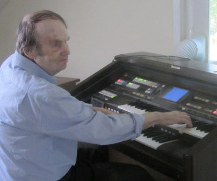 William Dean, who mastered the organ without any lessons, died in October at age 71, but the legal fight over his treatment by the state continues.