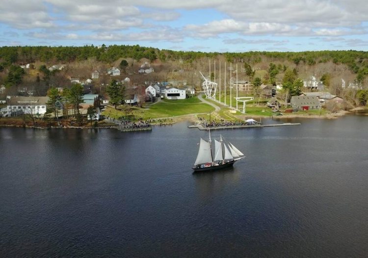 The Mary E arrives at the Maine Maritime Museum in Bath on Sunday. 