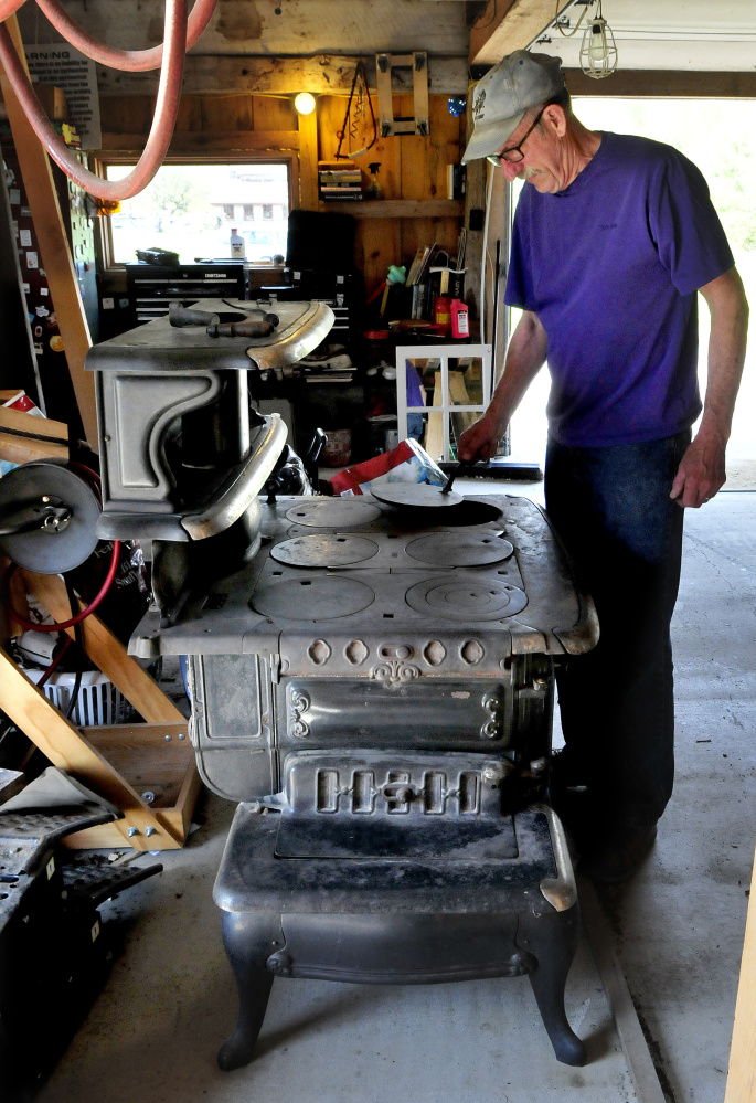 Traffic means profits along the annual Cornville 10mile yard sale