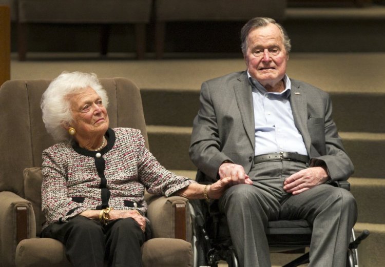 Former President George H.W. Bush and former first lady Barbara Bush attend an awards ceremony hosted by Congregation Beth Israel after the Mensch International Foundation presented its annual Mensch Award to the former president in Houston.
