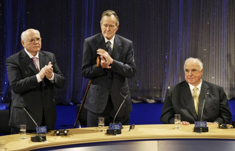 From left, the last Soviet leader, Mikhail Gorbachev, former U.S. President George H.W. Bush and former German Chancellor Helmut Kohl, applaud during an event in Berlin in 2009 to recall the crumbling of the Berlin wall on Nov. 9, 1989.
