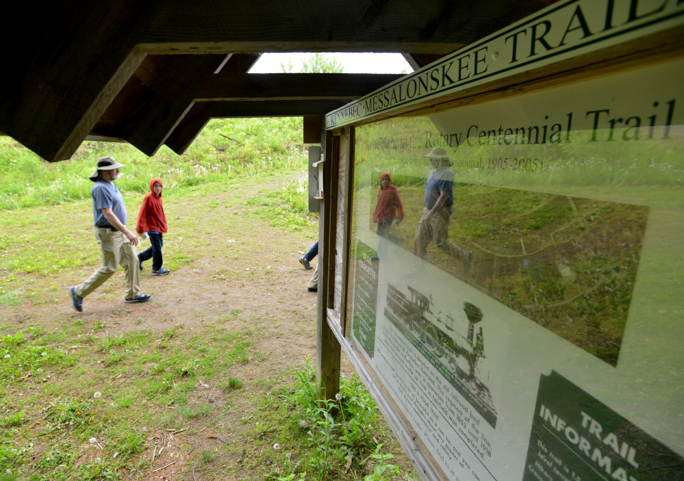 Hikers see bald eagles, other wildlife in Benton, Winslow as part of